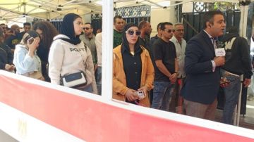 توافد ملحوظ من الناخبين على لجان انتخابات مجلس النواب بوسط البلد