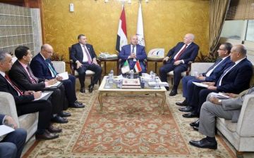 مصر والجزائر تبحثان التعاون في مجالي الصناعة والنقل بين البلدين
