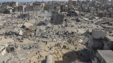 واشنطن ترسم خريطة جديدة لغزة.. منطقة خضراء لإعادة الإعمار وأخرى حمراء تبقى تحت الركام واشنطن ترسم خريطة جديدة لغزة.. منطقة خضراء لإعادة الإعمار وأخرى حمراء تبقى تحت الركام