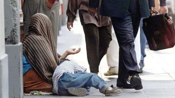 التسول يقودك للحبس 5 سنوات وغرامة 200 ألف جنيه بالقانون