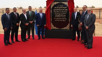 الفريق كامل الوزير ومحمد منصور يضعان حجر أساس مصنع ماك الجديد للسيارات الفريق كامل الوزير ومحمد منصور يضعان حجر أساس مصنع ماك الجديد للسيارات