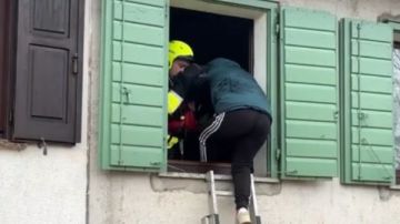 فيضانات شديدة وانهيار أرضي يضربان شمال إيطاليا ويتسببان في ضحايا وعمليات إجلاء