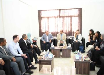 محافظ قنا يستقبل وفد من البنك الدولي لمتابعة مشروعات البنية التحتية والتنمية الصناعية بقفط
