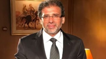 مش شايف كارثة.. خالد يوسف يدافع عن مخرج حفل افتتاح المتحف المصري