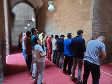 موضع ابتداء الصف خلف الإمام.. الإفتاء توضح موضع ابتداء الصف خلف الإمام.. الإفتاء توضح