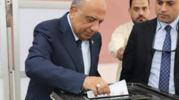 وزير الكهرباء يدلي بصوته في انتخابات النواب بمدرسة المنارة بمدينة نصر.. صور