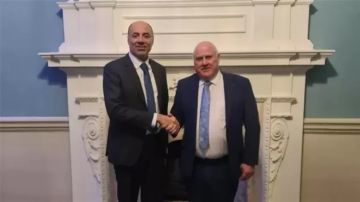 السفير المصري في دبلن يبحث تعزيز التعاون الزراعي مع وزير أيرلندي