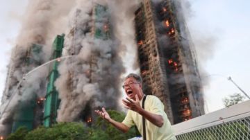 حريق مدمر في هونغ كونغ.. أبنية تتفحم والقتلى بالعشرات