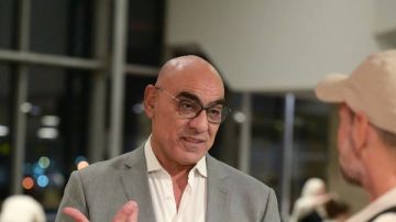 هشام نصر وجون إدوارد يدعمان لاعبي الزمالك قبل مواجهة بيراميدز هشام نصر وجون إدوارد يدعمان لاعبي الزمالك قبل مواجهة بيراميدز