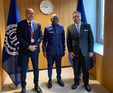 وزير العمل يلتقي مدير عام منظمة العمل الدولية بجنيف.. ويؤكد التزام مصر بتعزيز التعاون مع المنظمة وزير العمل يلتقي مدير عام منظمة العمل الدولية بجنيف.. ويؤكد التزام مصر بتعزيز التعاون مع المنظمة