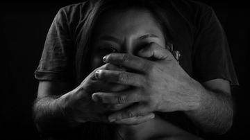 الزوجة الشابة تروي صدمة ليلة هـ تك عرضها على سرير مستشفى عين شمس الزوجة الشابة تروي صدمة ليلة هـ تك عرضها على سرير مستشفى عين شمس