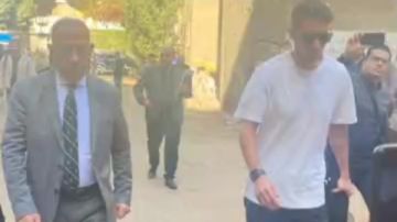 شريف إكرامي يسانده.. وصول رمضان صبحي للمحكمة لنظر قضية التزوير