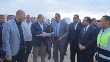 محافظ قنا ورئيس هيئة تنمية الصعيد يتفقدان مشروع مزرعة شتلات القصب بالمراشدة محافظ قنا ورئيس هيئة تنمية الصعيد يتفقدان مشروع مزرعة شتلات القصب بالمراشدة