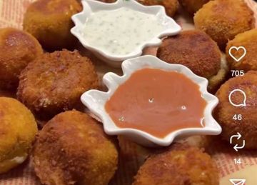 مقرمشة من برة وطرية من جوة..طريقة تحضير سناك كرات البطاطس المحشية بالجبنة