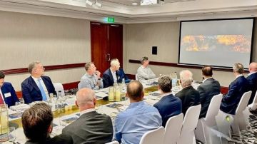 وزير البترول والثروة المعدنية يعقد لقاءا موسعا مع شركات التعدين الأسترالية