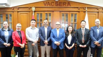 وفد صيني يزور فاكسيرا ويتأكد من جاهزية خطوط الإنتاج لبدء تصنيع اللقاحات