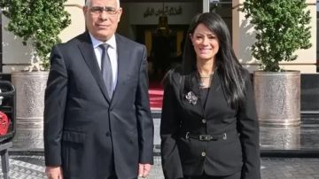 النيابة العامة تستقبل وزيرة التخطيط لتسليم مركبات ذكية لتقديم خدماتها الرقمية للمواطنين النيابة العامة تستقبل وزيرة التخطيط لتسليم مركبات ذكية لتقديم خدماتها الرقمية للمواطنين