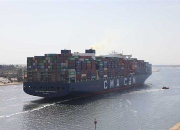 بحمولة 177 ألف طن.. قناة السويس تشهد عبور أكبر سفينة حاويات منذ عامين (صور)