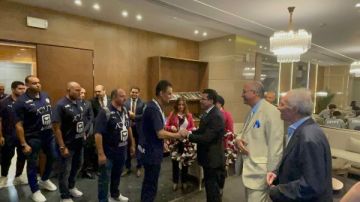 وزير الشباب والرياضة يستقبل بعثة منتخب ناشئي اليد بعد التتويج وصيفا للعالم بالمغرب وزير الشباب والرياضة يستقبل بعثة منتخب ناشئي اليد بعد التتويج وصيفا للعالم بالمغرب