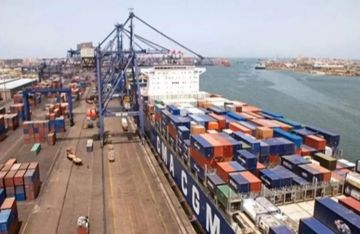 تداول 16 ألف طن بضائع و1064 شاحنة بموانئ البحر الأحمر