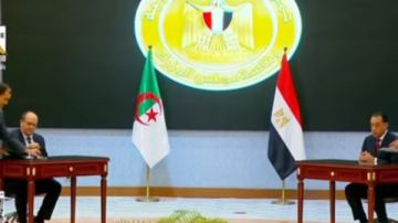 رئيس الوزراء ونظيره الجزائري يوقعان على محضر اللجنة العليا المشتركة بين البلدين رئيس الوزراء ونظيره الجزائري يوقعان على محضر اللجنة العليا المشتركة بين البلدين