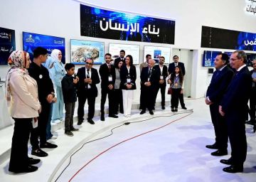 رئيس الوزراء يناقش عددا من خريجي مبادرات وزارة الاتصالات وأصحاب الشركات الناشئة حول مشروعاتهم