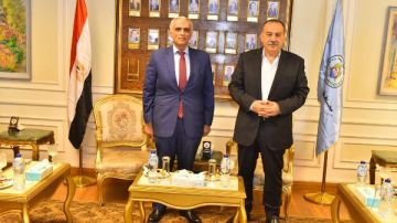 محافظ أسيوط يبحث مع نائب مساعد وزير الخارجية افتتاح مكتب للتصديقات والخدمات القنصلية