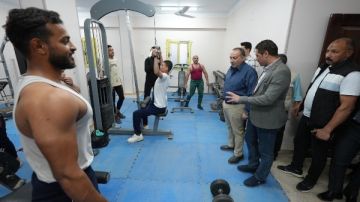 محافظ أسيوط يفتتح صالات الأنشطة المطورة بنادي غرب البلد ويكرم المواهب الرياضية