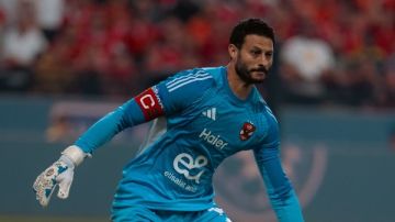 محمد الشناوي يحصد جائزة أفضل حارس في بطولة كأس السوبر المصري محمد الشناوي يحصد جائزة أفضل حارس في بطولة كأس السوبر المصري