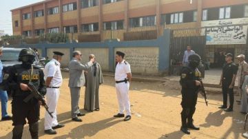 مدير أمن أسيوط يتفقد التمركزات بمحيط لجان انتخابات النواب