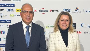 مصر وفرنسا تبحثان تعزيز التعاون في المياه الخضراء على هامش مؤتمر طموح أفريقيا مصر وفرنسا تبحثان تعزيز التعاون في المياه الخضراء على هامش مؤتمر طموح أفريقيا