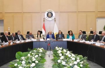 وزير الصناعة والنقل يترأس الاجتماع الرابع والثلاثين للمجموعة الوزارية للتنمية الصناعية (تفاصيل)