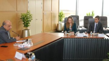 وزير الكهرباء يبحث مع وفد البنك الدولي التعاون في الطاقات المتجددة وزير الكهرباء يبحث مع وفد البنك الدولي التعاون في الطاقات المتجددة