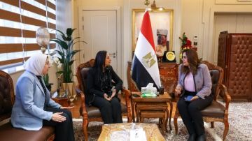 التنمية المحلية والتضامن تستعرضان دعم جهود الهلال الأحمر لدعم الفلسطينيين بغزة