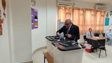 رئيس الهيئة العربية للتصنيع يدلى بصوته في انتخابات النواب: المشاركة واجب وطني رئيس الهيئة العربية للتصنيع يدلى بصوته في انتخابات النواب: المشاركة واجب وطني