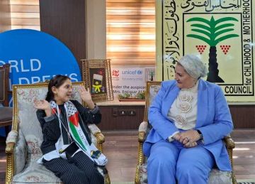 رئيسة الطفولة والأمومة تمنح الطفلة الفلسطينية ريتاج جحا لقب سفيرة المحبة والسلام رئيسة الطفولة والأمومة تمنح الطفلة الفلسطينية ريتاج جحا لقب سفيرة المحبة والسلام