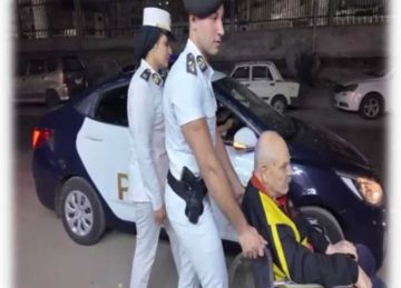 عقب استغاثة.. الشرطة في خدمة ناخب مسن بالإسكندرية