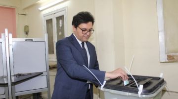 وزير الثقافة يدلي بصوته في انتخابات مجلس النواب وزير الثقافة يدلي بصوته في انتخابات مجلس النواب
