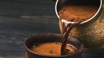 أطعمة شائعة لا يجب تناولها مع القهوة.. تسبب تهيج المعدة وتقلل امتصاص المعادن