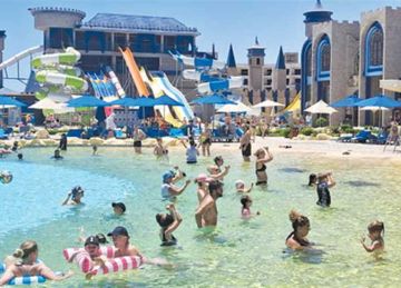 تطبيقات السفر الإليكترونية تجذب الزائرين الأجانب لقضاء الإجازات بفنادق البحر الأحمر