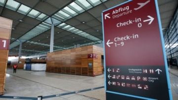 توقف حركة الطيران بمطار برلين بعد رصد مسيرات مجهولة