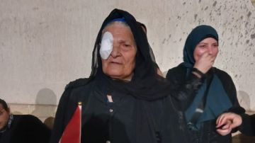 مسنة تدلي بصوتها بمدرسة العصلوجي بالزقازيق