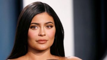 وسط تعتيم كبير.. كايلي جينر تواصل تصوير أولى بطولاتها السينمائية The Moment في لندن وسط تعتيم كبير.. كايلي جينر تواصل تصوير أولى بطولاتها السينمائية The Moment في لندن