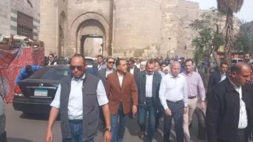 رئيس الوزراء يتفقد أعمال إعادة إحياء منطقة حارة الروم وباب زويلة