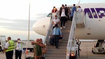 مطار مرسى علم الدولي يستقبل 4200 سائح على متن 21 رحلة من أوروبا مطار مرسى علم الدولي يستقبل 4200 سائح على متن 21 رحلة من أوروبا