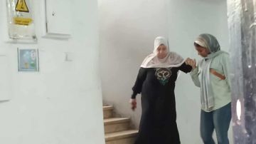 نعيمة 62 عاما تتحدى الألم وتشارك في الانتخابات على عكازها: لغاية آخر نفس في عمرنا هننتخب