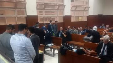 وصول شريف إكرامي إلى جنايات شبرا الخيمة لمساندة رمضان صبحي في محاكمته بقضية التزوير