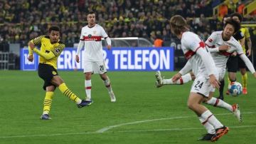 بعد سخريته من لاعب شتوتجارت.. ناد هولندي يغرم مهاجمه