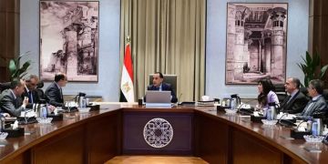رئيس الوزراء يتابع مع وزير المالية عددا من ملفات عمل الوزارة رئيس الوزراء يتابع مع وزير المالية عددا من ملفات عمل الوزارة
