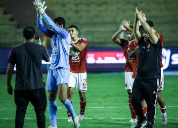 عايزين إيه يعني؟ .. نقاش حاد بين الشناوي وجماهير الأهلي في الإمارات عايزين إيه يعني؟ .. نقاش حاد بين الشناوي وجماهير الأهلي في الإمارات